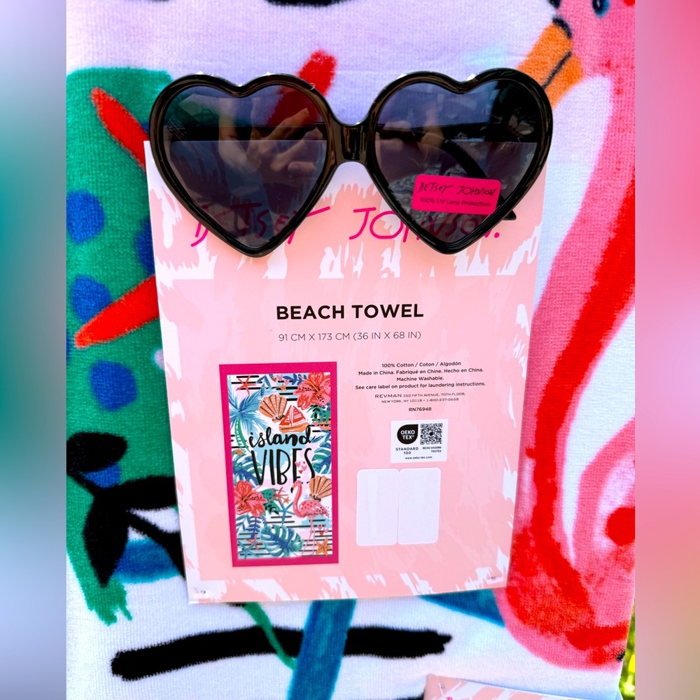 Betsey Johnson NWT Tropical Flamingo Beach Towel & Betsey Heart Sunglasses